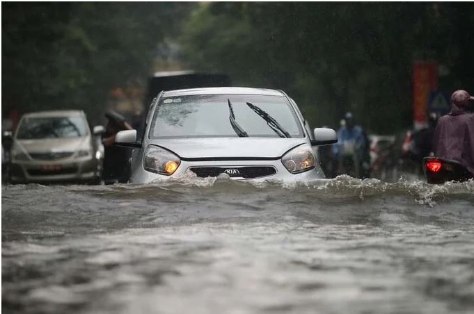 Làm gì để hạn chế tác hại của nước mưa khi để ô tô ngoài trời? - Ảnh 2